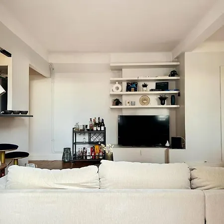 Charming Parisian Retreat With Eiffel Tower Views Διαμέρισμα