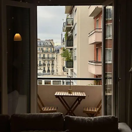 Διαμέρισμα Charming Parisian Retreat With Eiffel Tower Views