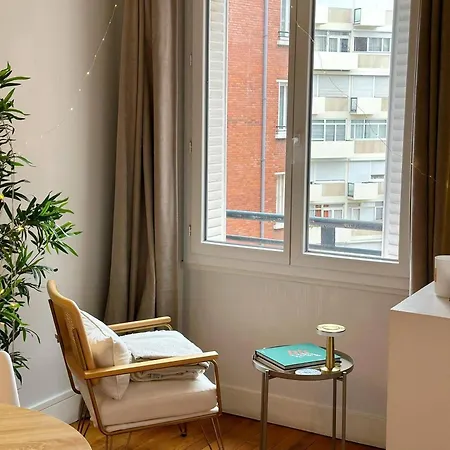 Charming Parisian Retreat With Eiffel Tower Views Διαμέρισμα Παρίσι