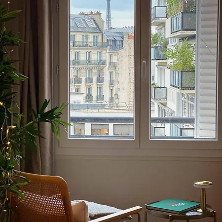 Charming Parisian Retreat With Eiffel Tower Views Διαμέρισμα *