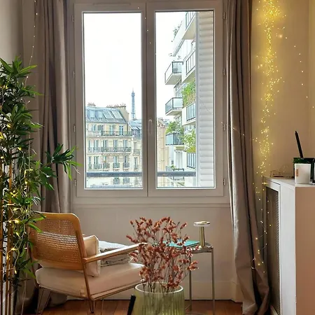 Charming Parisian Retreat With Eiffel Tower Views Διαμέρισμα