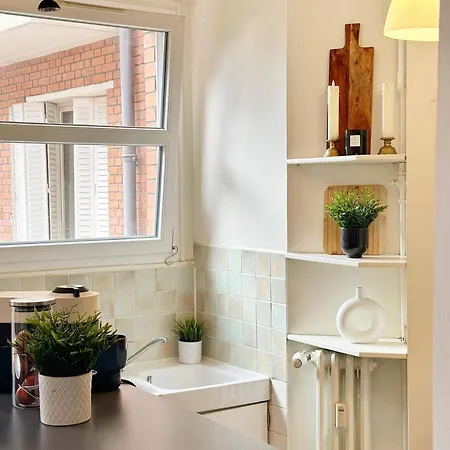 Διαμέρισμα Charming Parisian Retreat With Eiffel Tower Views *