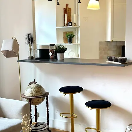 Charming Parisian Retreat With Eiffel Tower Views Παρίσι