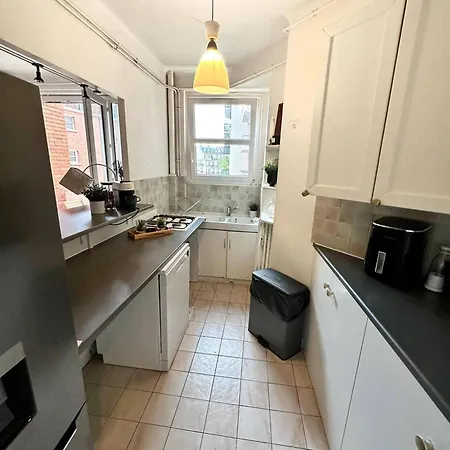 Charming Parisian Retreat With Eiffel Tower Views Διαμέρισμα