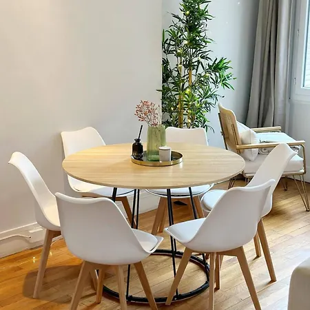Διαμέρισμα Charming Parisian Retreat With Eiffel Tower Views Παρίσι