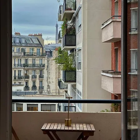 Charming Parisian Retreat With Eiffel Tower Views Διαμέρισμα *
